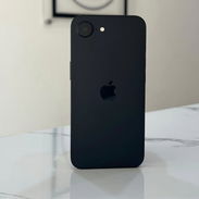 IPhone 16e de 128 GB (Libre por RSIM, 100% Batería) 47 ciclos de carga. Pantalla reemplazada por original - Img 58047651
