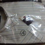 Se vende 2 camisas de hombre - Img 55833731
