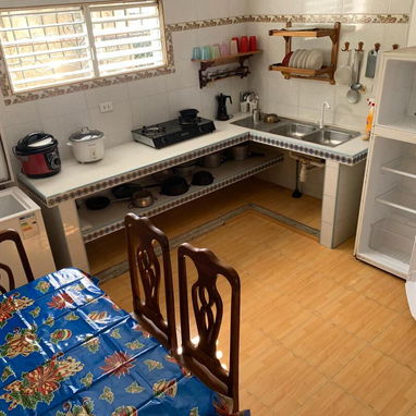 SE RENTA CASA DE 4 HABITACIONES CON PISCINA A DOS CUADRAS DE LA PLAYA DE GUANABO. 58858577 - Img 123298122