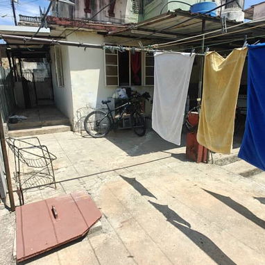 Vendo casa con todo en playa puente 5 9097239  Papeles en regla Precio 15mil  Cocina camas split televisor muebles refri - Img 123566135