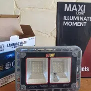 🔆 Reflector Solar LED 200W Maxi Light 🔆 Lámpara para esterior. Excelente Calidad. - Img 55374232