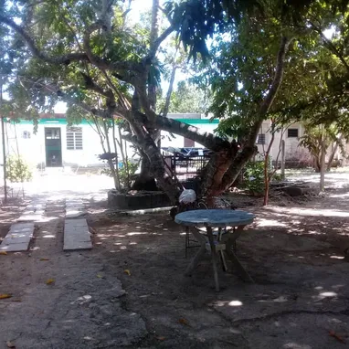 Se vende casa amplia de 2 cuartos, placa libre y patio grande - Img 106572342