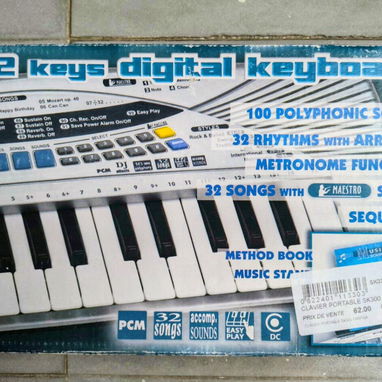 Piano FARFISA 32 teclas baterias 6*AA o corriente, 55 USD, Vedado - 2/2