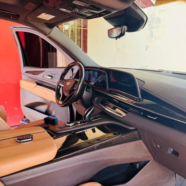 Vendo o negocio Cadillac Escalade del 2023 en vin circulación 2021 - Img 105486631
