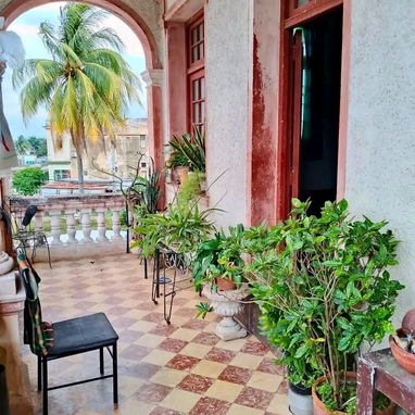 🏠 GG-122 | ¡VIVIR Y EMPRENDER EN LAWTON! Biplanta de 1938 con 4 Dormitorios 💼✨ - Img 121482096