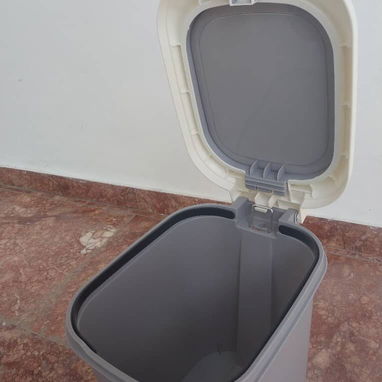 Cesto de basura con doble tapa. - Img 125322291
