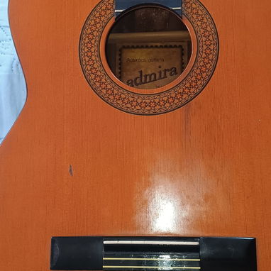Guitarra Clasica Española de marca reconocida, Admira , modelo Sonia - Img 123339157