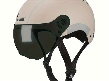 Vendo casco para moto moderno con tomas de aire, visera y regulador de medida! Muy cómodo y ventilado!! - Img 67996075