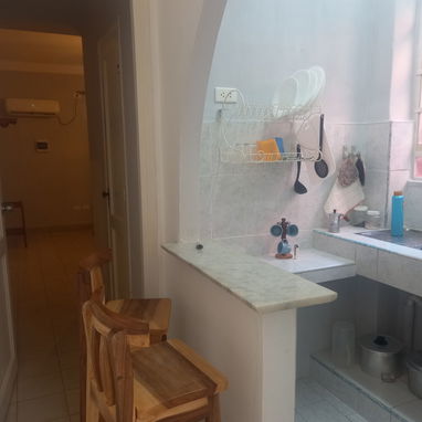 RENTA DE APARTAMENTO DE 1 HAB EN CENTRO HABANA A ESTUDIANTES EXTRANJEROS. - 4/10