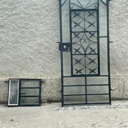 Puerta y ventana de hierro y cristal con yale - Img 55913148