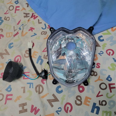 Farol delantero de Sym Orbit 4t nuevo a estrenar 60 usd o al cambio 53546464 - Img 106286660