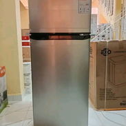 Refrigerador Eko de 8.1 pies, es de congelación tradicional, hace escarcha. Simplemente una ayuda para estos momentos. - Img 56981495
