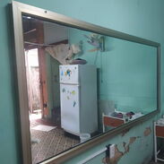 Se vende espejo grande de 2x0.90 MT en marquetería de aluminio - Img 45546625