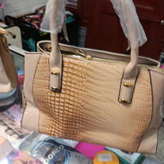 Carteras disponibles variados colores ideal para su salida - Img 57936339