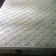 En venta Colchón Queen de uso pero en buen estado, interesados escribir al pv o llamar, aproveche los venden más caros, - Img 54662196