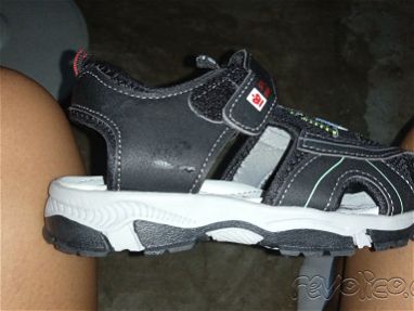 Zapatos nuevos para niña o niño número 29 los negros y 23 los verdes - Img 68001745