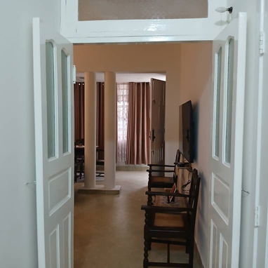 EXCELENTE CASA DE RENTA PARA EXTRANJEROS EN CUBA, EN PLAYA, 5 942 4442 - Img 124051307