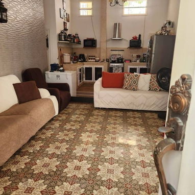 Venta de casa en el Vedado. Cercana a 23, con un precio de 60 000 euros o su equivalente en USD. - Img 118387493
