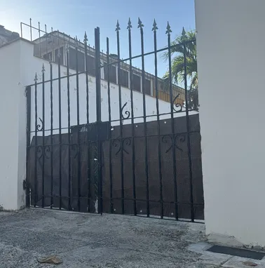 Vendo casa  independiente con patio en zona tranquila del Reparto Nautico - Img 97025116