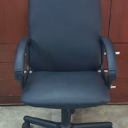 SE VENDE SILLA GIRATORIA EJECUTIVA REINCLINABLE PARA OFICINAS, ESCRITORIOS - Img 56841297