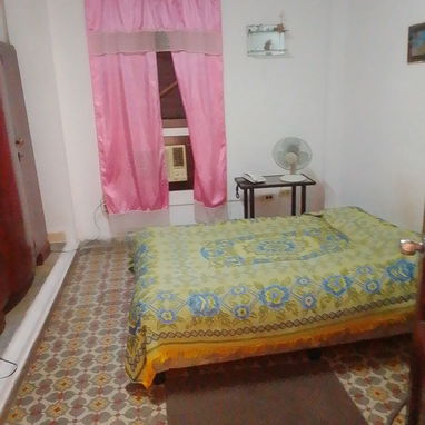 Renta para cubanos en zona céntrica de Marianao, de 1 habitación pta de calle y demás comodidades. - Img 124776424
