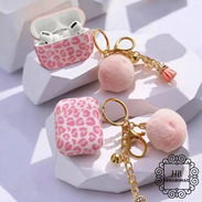 * Funda Rosa Estampado Leopardo AirPods – Con Llavero - Img 57775580