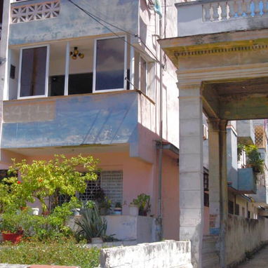 COD.Z 🔥 ¡SE ALQUILA APARTAMENTO EN EL VEDADO! 🔥 - 3/10