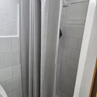 🏡Casa ofertando🔖  📍Ubicación: Cerro, Interior primer apartamento   🔥Consta con...🔥 ✔️Portal ✔️Sala-Comedor ✔️Cocina - 9/9