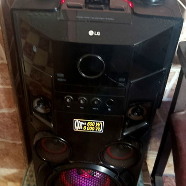 Equipo de música LG Xboon tipo torre con Bluetooth,graba de memoria a memoria y desde cd a memoria,karaoke y más - Img 116658145