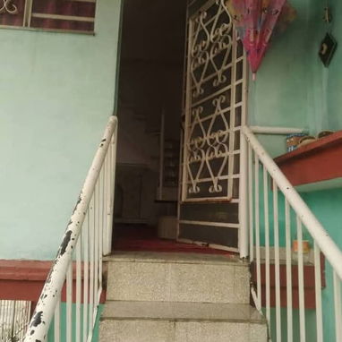 *$40.000usd CON AJUSTE. En venta casa de 3 plantas(dividida en 2) con garaje en Víbora Park, Arroyo Naranjo. - 2/10