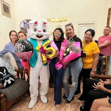 Regalo 🎁 sorpresa con conejo gigante - Img 124201928