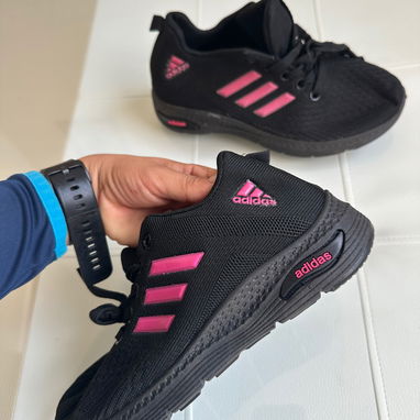 Tenis y botas de mujer - 2/4