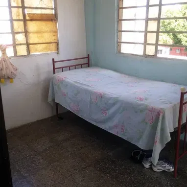 *VENTA DE CASA EN PLAYA*  - No es independiente 👁️Tiene un pasillo. - Cuenta con:  ✓ 2 cisternas   ✓ Gas de la calle  ✓ - Img 121617841