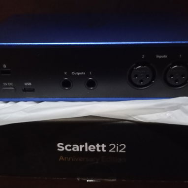 Interfaz de Audio Focusrite Scarlett 2i2 Gen4 Anniversary Edition (OPEN BOX) - 4/7