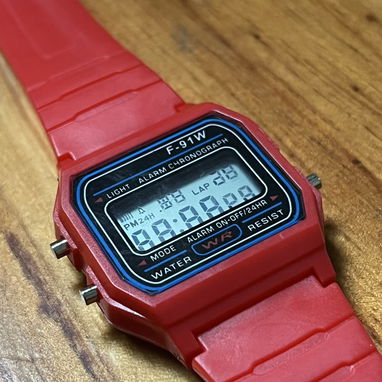 Reloj estilo Casio, de silicona, temporizador y alarma. - Img 122125563
