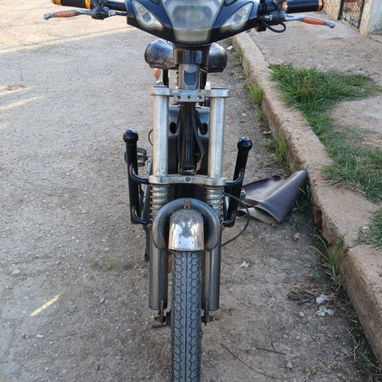 Vendo BiciMoto eléctrica en buen estado, batería reparada haciendo más de 40 kilómetros, es buena para cargar y transpor - Img 118020551