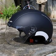 Vendo casco para moto moderno con tomas de aire, visera y regulador de medida! Muy cómodo y ventilado!! - Img 45666454