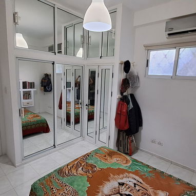 APARTAMENTO RENOVADO EN BAJOS EN VEDADO - Img 114419466