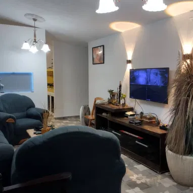 Casa independiente+apartamento en Santa Fe con garaje, patio y demás comodidades - 2/10