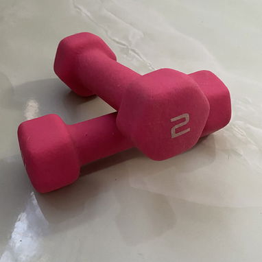 Vendo pesas de 2 libras para mujer. Contactar con Isabela al 58264306. Más información por WhatsApp. - 6/7
