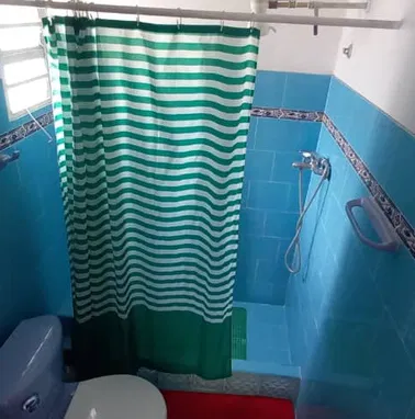 ⭐⭐SE RENTA HABITACION INDEPENDIENTE CON GARAJE ➡️EN EL VEDADO +53 63695010-78300996⭐⭐ - Img 74516899