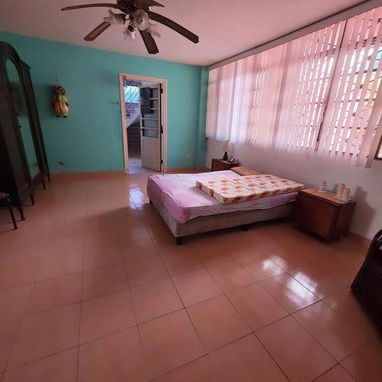 Casa Totalmente independiente Nuevo Vedado 430 m2 Año 1956 6/4 en 160mil 53582376 - Img 122847169