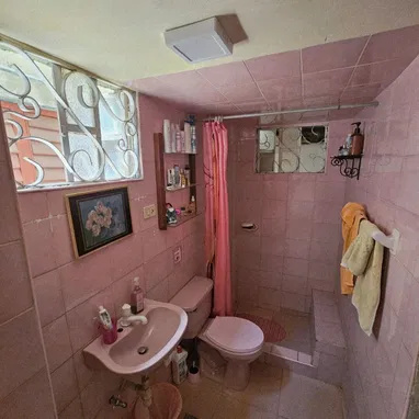 Vendo apartamento en el vedado 2/4 próximo a linea y 12 - Img 125708258