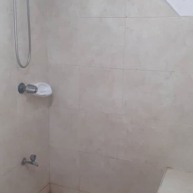 Se rentan 2 apartamentos en línea y B , vedado - Img 123042510