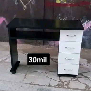 MESITAS DE UÑAS - 7/10