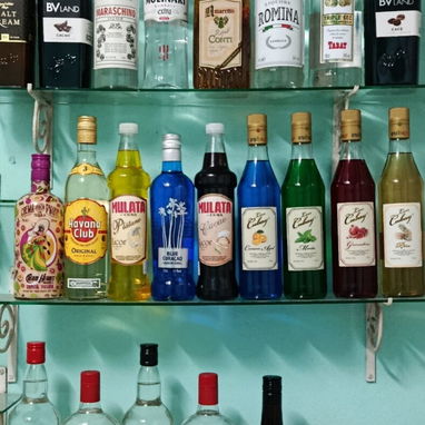 Licor de Cacao Mulata y muchas botellas más - Img 104369750