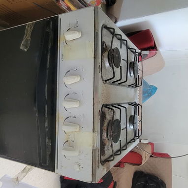 Cocina de 4 hornillas con horno - Img 124665065