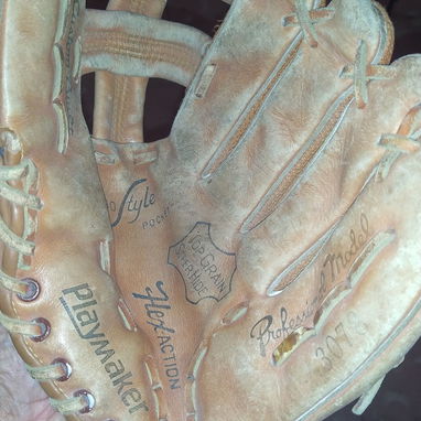 Se venden 3 Guantes de baseball de uso - Img 117124028