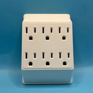 Adaptador para llevar de 2 a 6 tomas de corriente. - Img 54984431