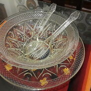 Centro de mesa de cristal antiguo de 4 piezas, fuente plana, honda y cubiertos: tenedor y cuchara. Ver foto - Img 45241945